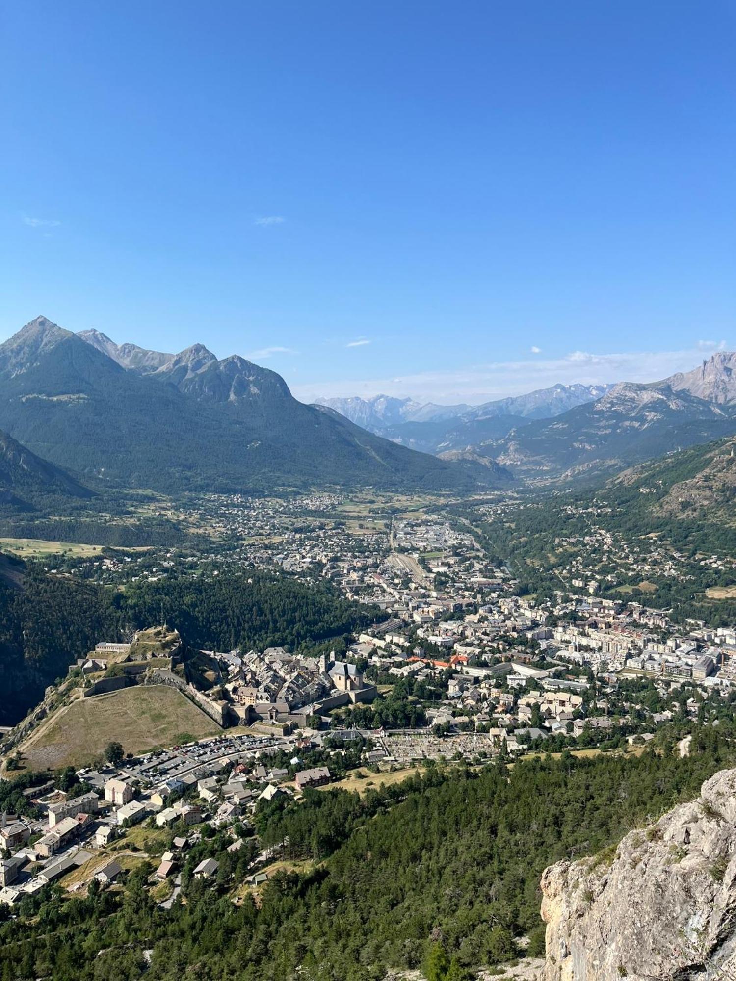 Spacieux Et Confortable - Centre Ville De Briancon - Serre-Chevalier - Garage Et Wifi Extérieur photo
